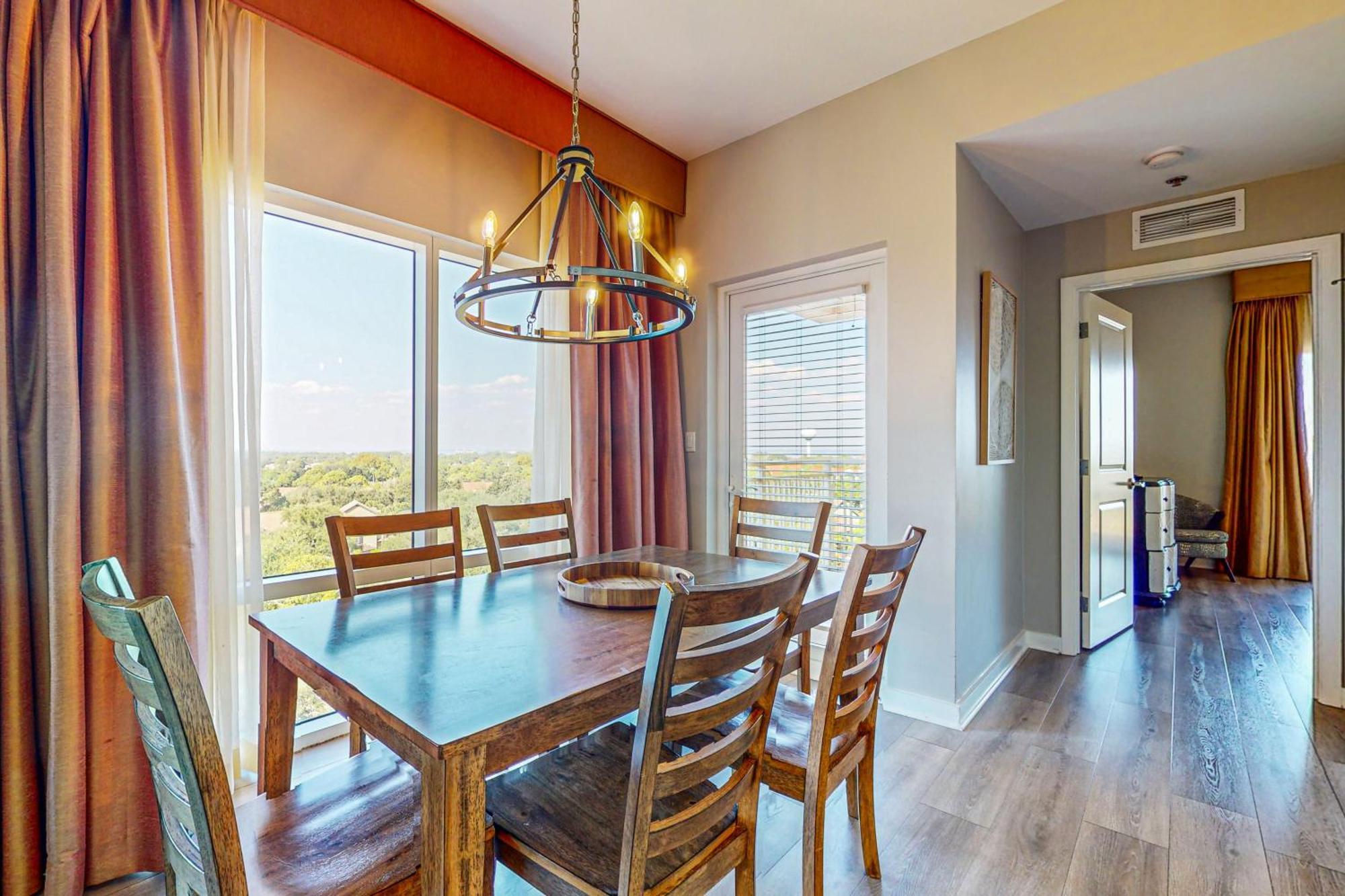Luau Condos V デスティン 部屋 写真