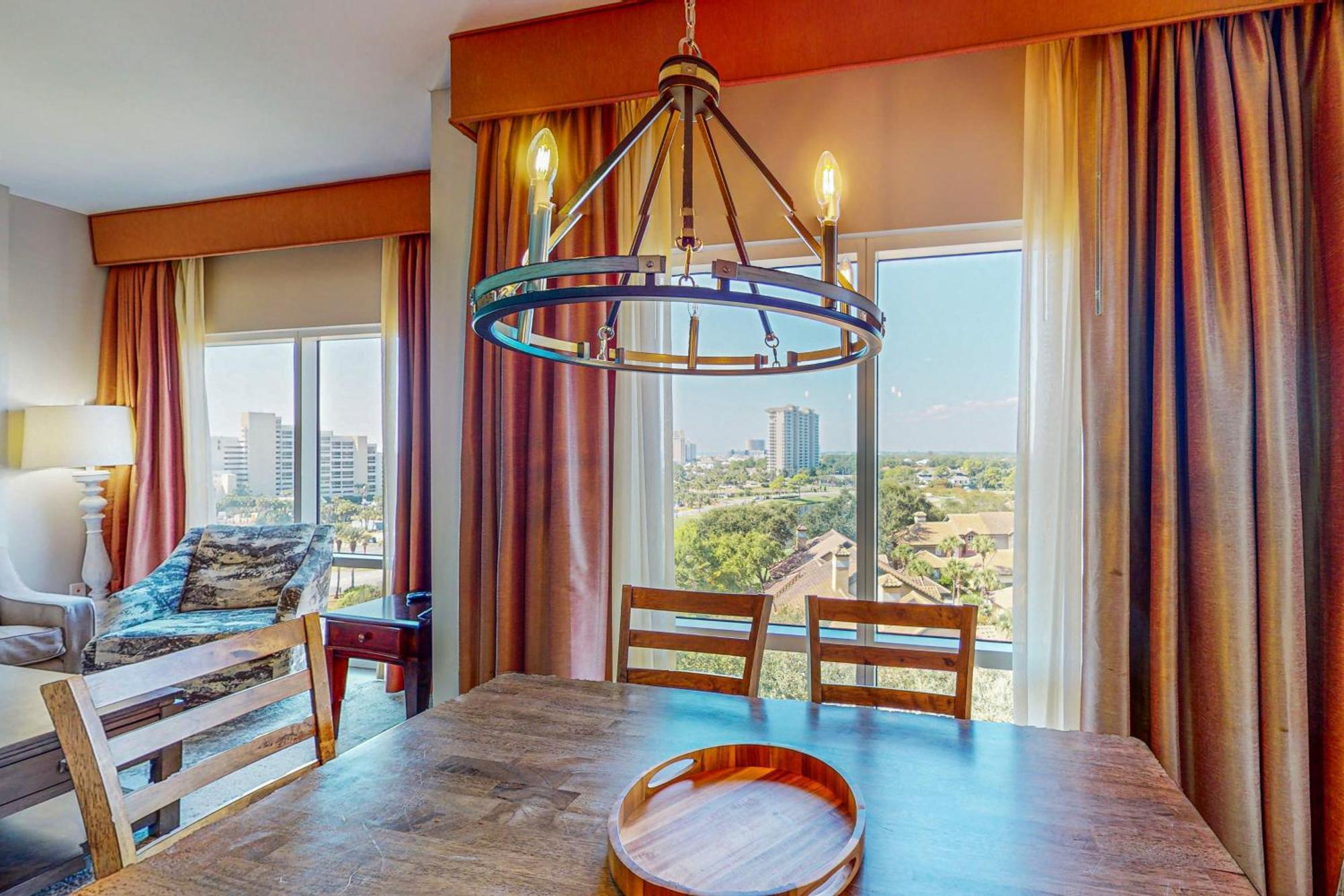 Luau Condos V デスティン 部屋 写真